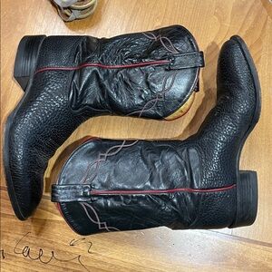Tony Lama Men's Black &
Red Cowboy Boots. Good Condition & Trendy. Size 11 1/2D.